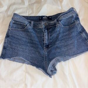 Hollister High-Rise Vintage Denim Shorts – Size 9 / 28, Raw Hem